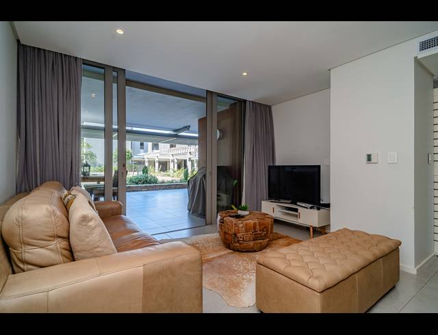 2 BEDROOM APARTMENT TO LET IN SIBAYA PRECINCT